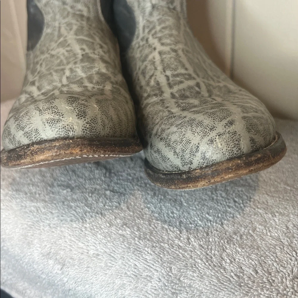 Justin Boots added more